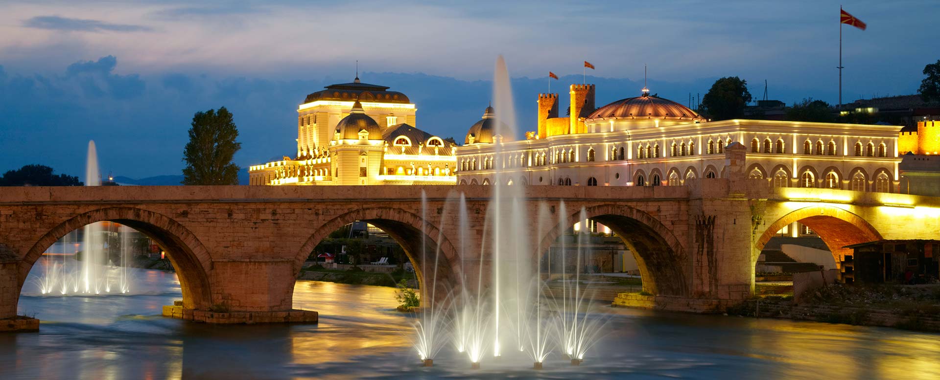 Brücke über den Fluss Vardar in Skopje Brücke über den Fluss Vardar in Skopje